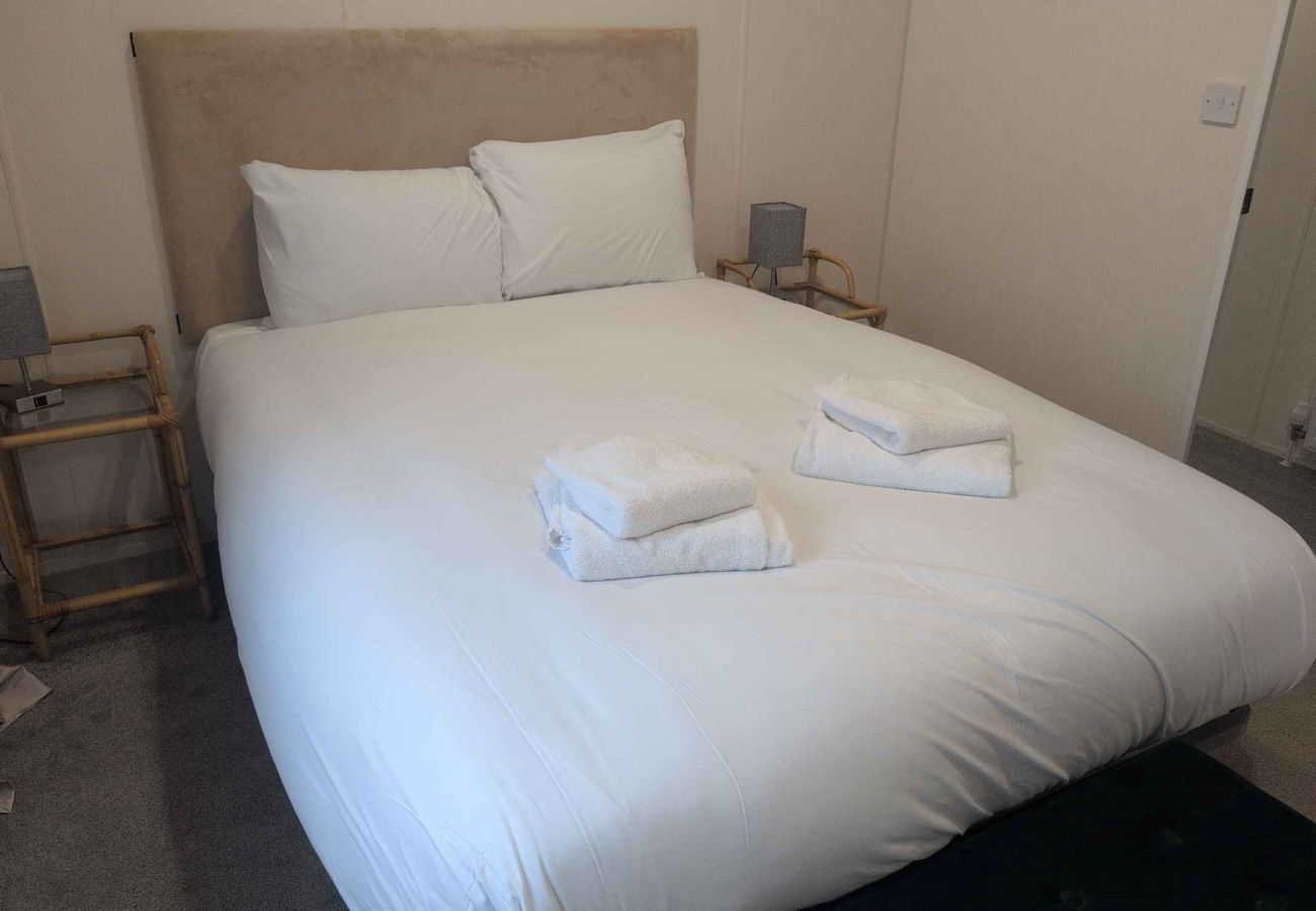 Mobile home in Hastings - Ashland - 2 bedrooms with decking sleeps 4