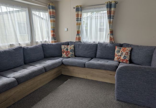 Mobile home in New Romney - Coastal Comfort – Relaxing 3-Bed Holiday Home at Marlie Holiday Park