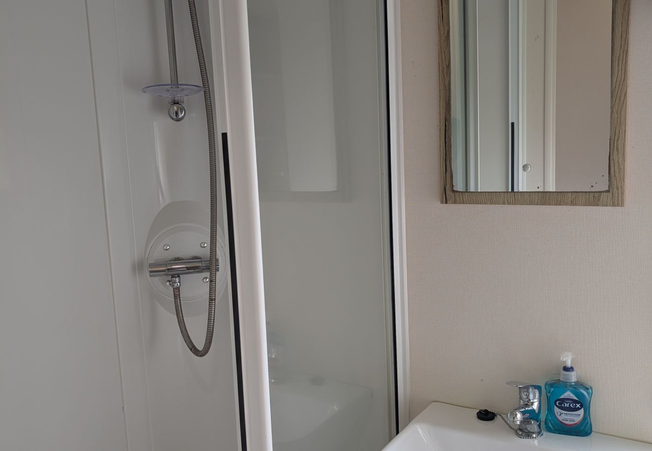 Mobile home in New Romney - Coastal Comfort – Relaxing 3-Bed Holiday Home at Marlie Holiday Park