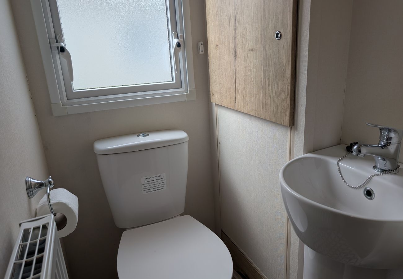 Mobile home in New Romney - Coastal Comfort – Relaxing 3-Bed Holiday Home at Marlie Holiday Park