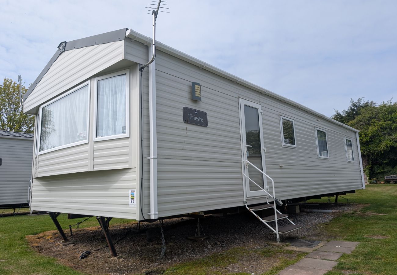 Mobile home in New Romney - Coastal Comfort – Relaxing 3-Bed Holiday Home at Marlie Holiday Park
