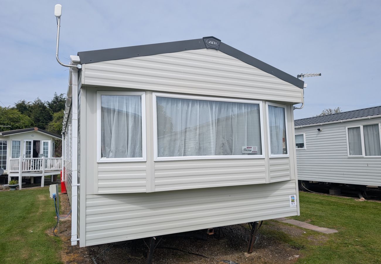 Mobile home in New Romney - Coastal Comfort – Relaxing 3-Bed Holiday Home at Marlie Holiday Park