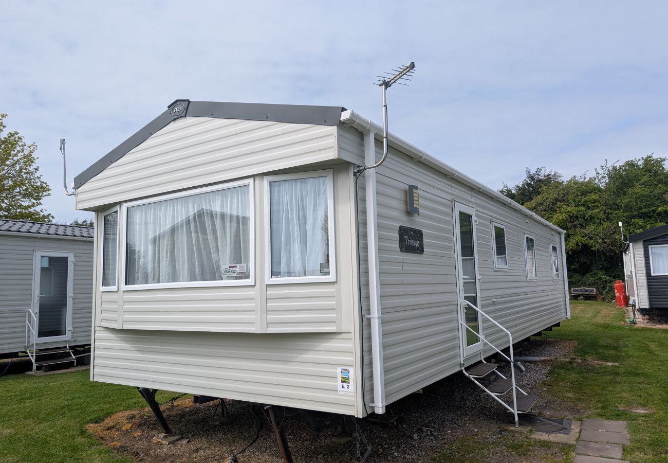 Mobile home in New Romney - Coastal Comfort – Relaxing 3-Bed Holiday Home at Marlie Holiday Park