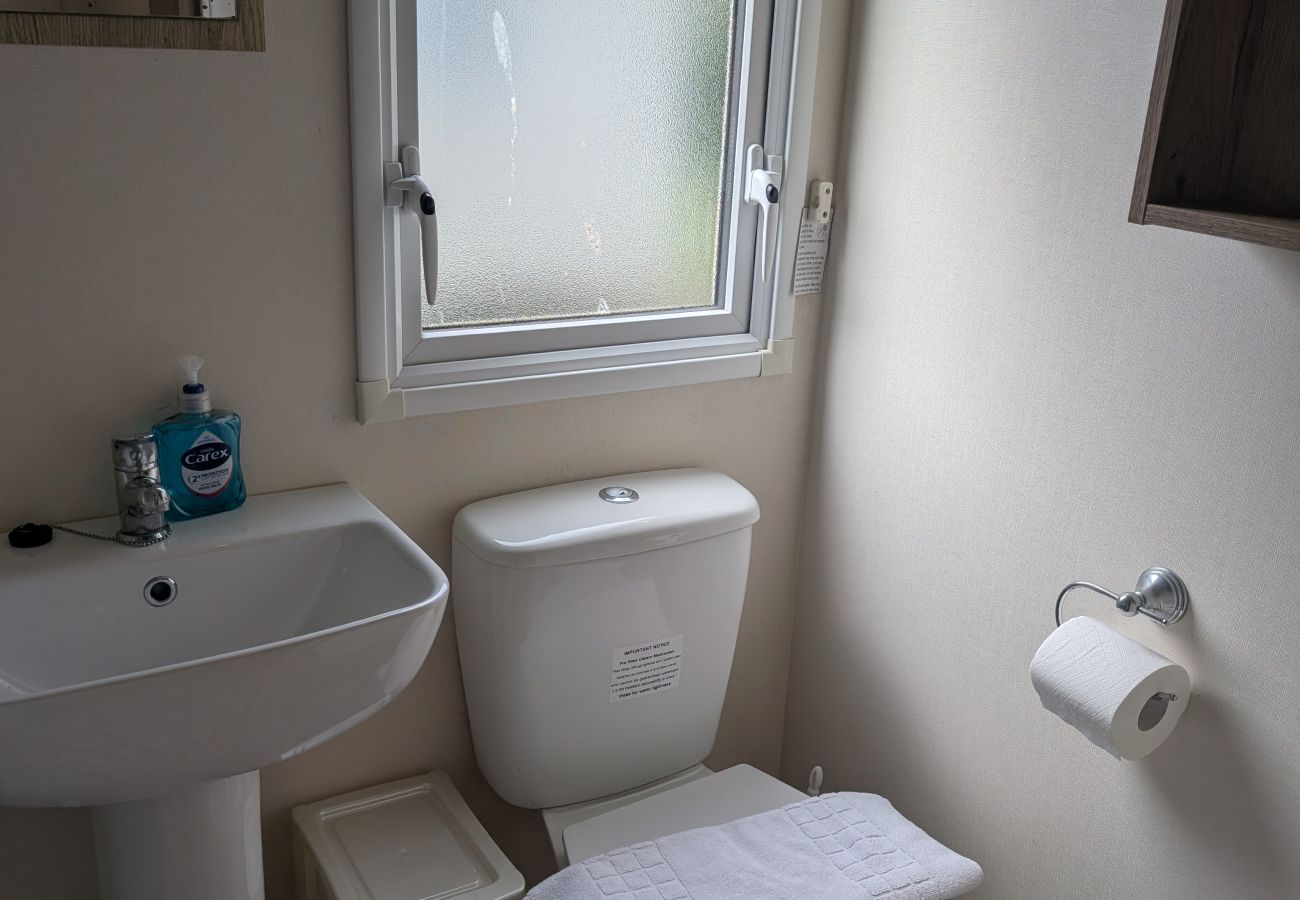 Mobile home in New Romney - Coastal Comfort – Relaxing 3-Bed Holiday Home at Marlie Holiday Park