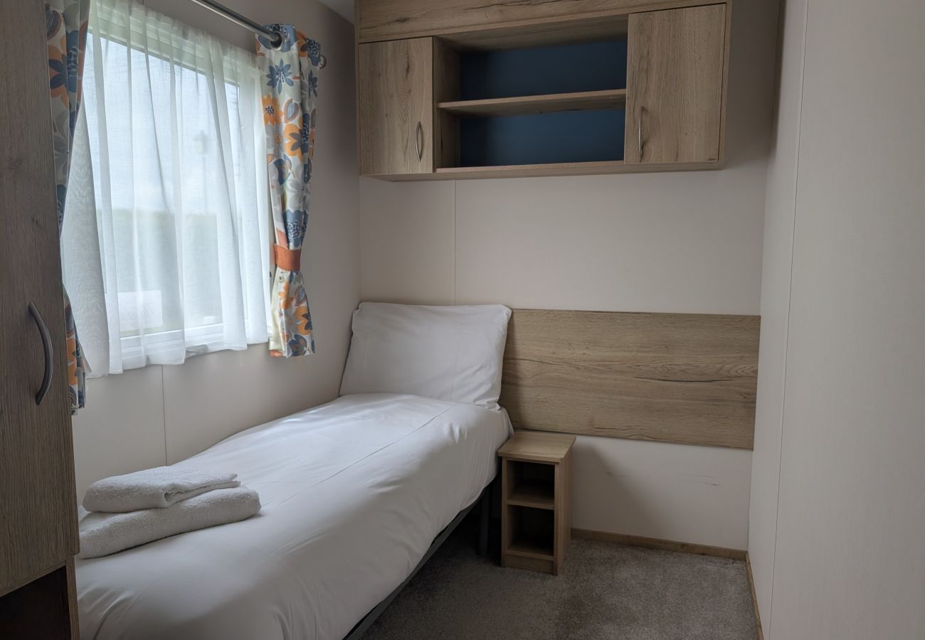 Mobile home in New Romney - Coastal Comfort – Relaxing 3-Bed Holiday Home at Marlie Holiday Park