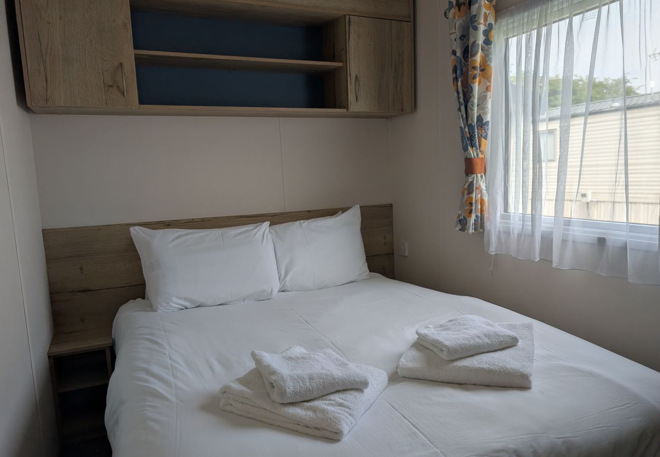 Mobile home in New Romney - Coastal Comfort – Relaxing 3-Bed Holiday Home at Marlie Holiday Park