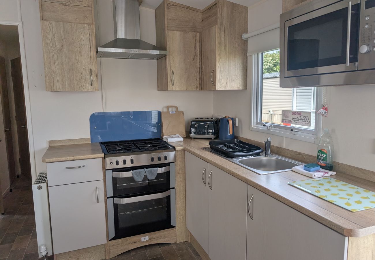 Mobile home in New Romney - Coastal Comfort – Relaxing 3-Bed Holiday Home at Marlie Holiday Park