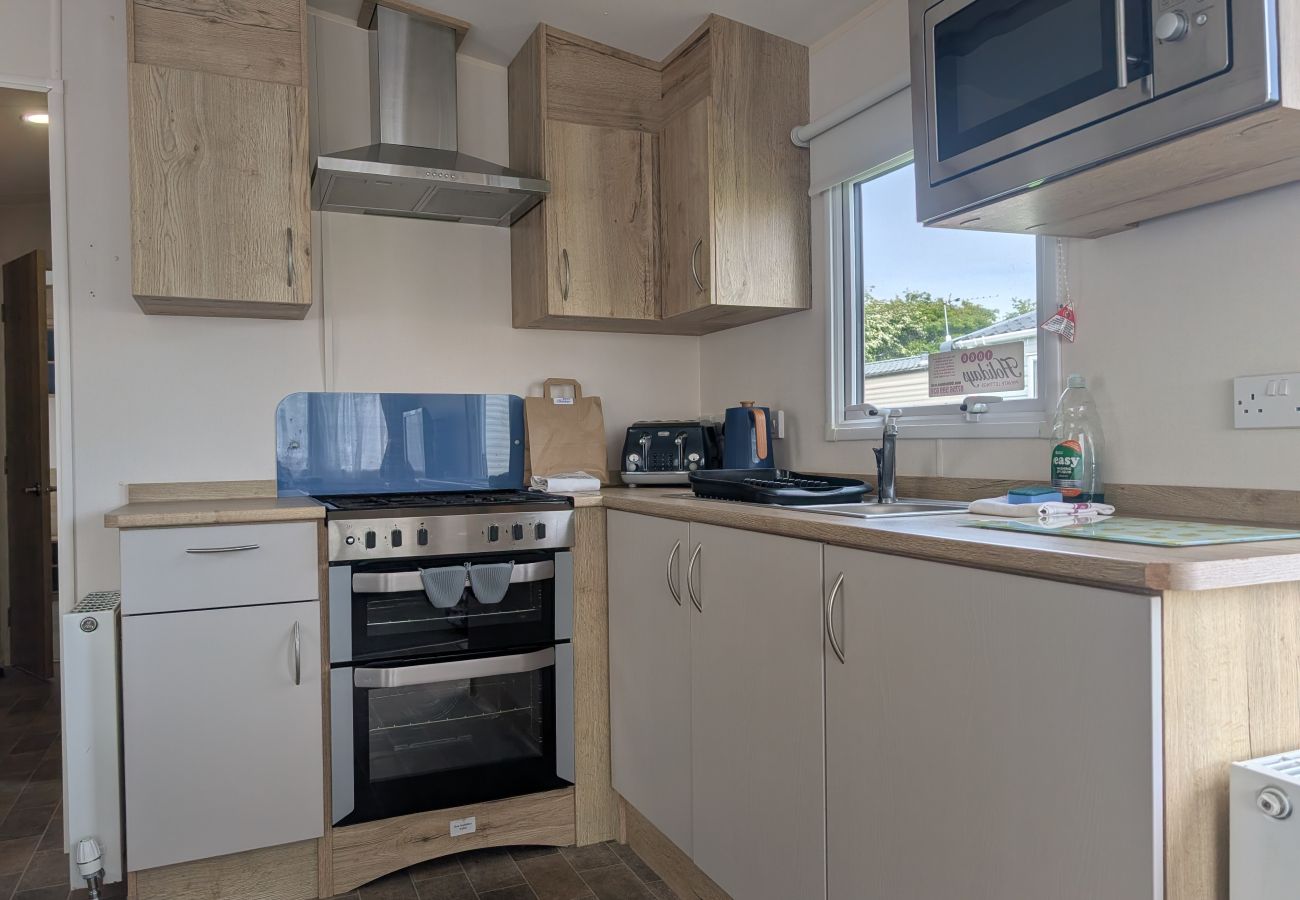Mobile home in New Romney - Coastal Comfort – Relaxing 3-Bed Holiday Home at Marlie Holiday Park