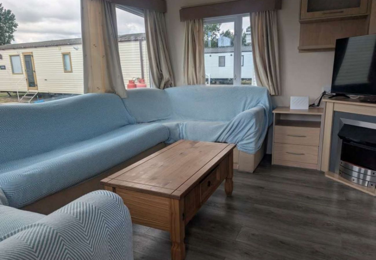 Mobile home in Dymchurch - Seaside Adventure - 2 bedrooms sleeps 6