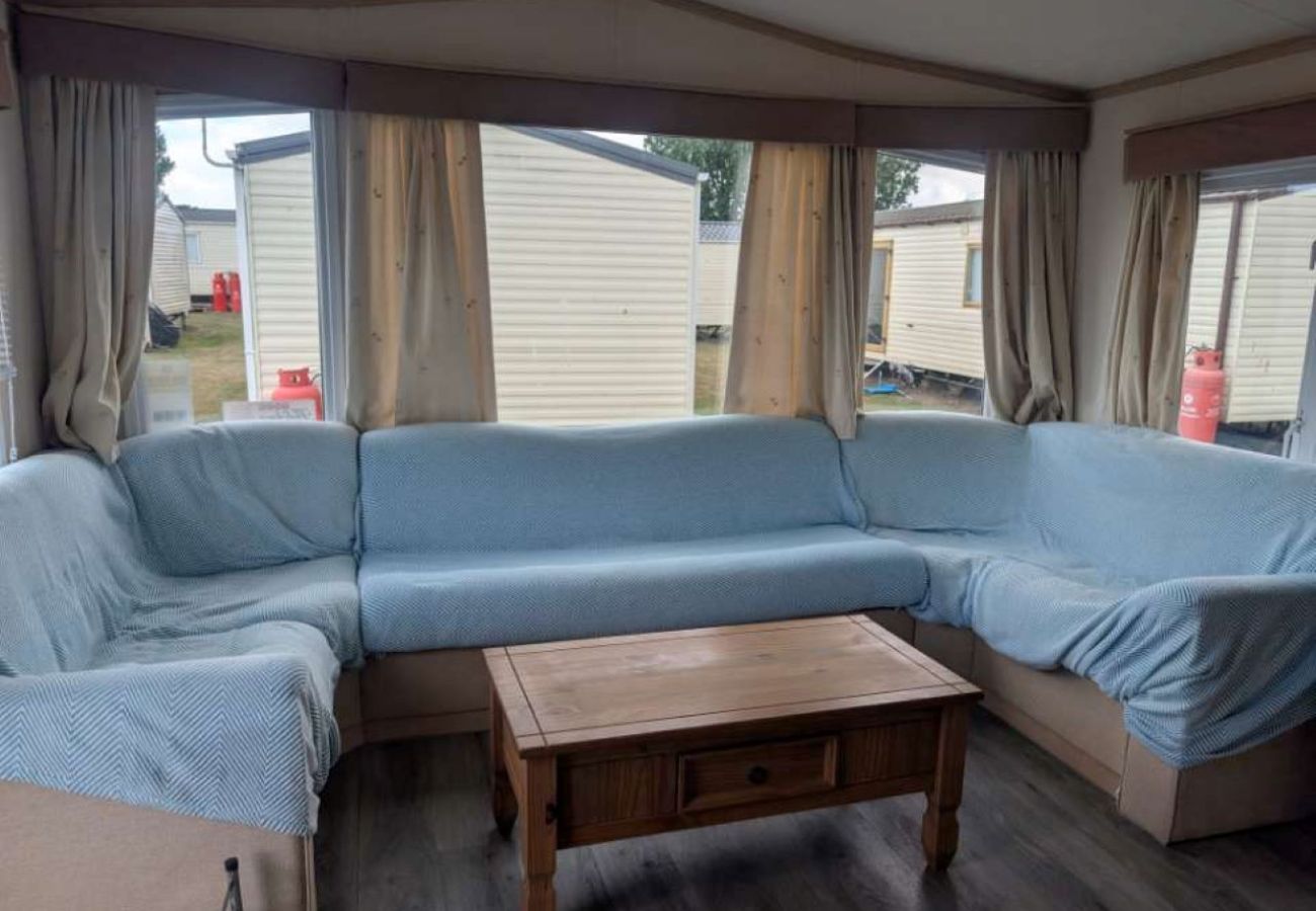 Mobile home in Dymchurch - Seaside Adventure - 2 bedrooms sleeps 6