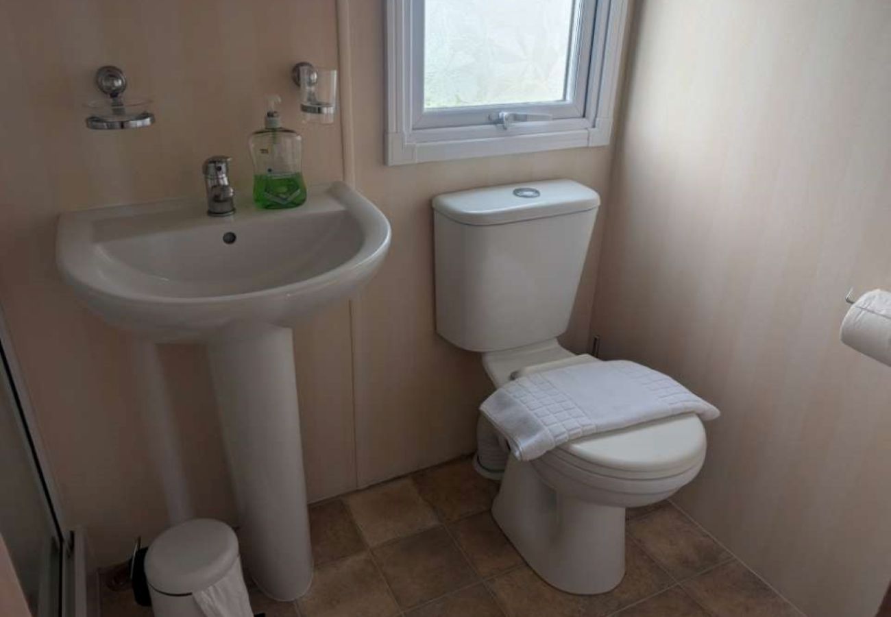 Mobile home in Dymchurch - Seaside Adventure - 2 bedrooms sleeps 6