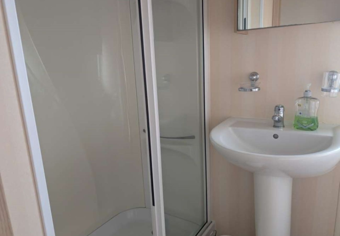 Mobile home in Dymchurch - Seaside Adventure - 2 bedrooms sleeps 6