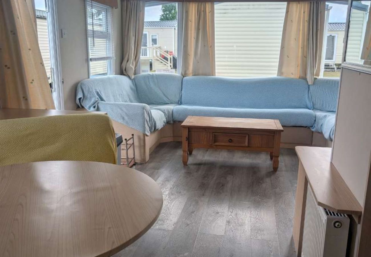 Mobile home in Dymchurch - Seaside Adventure - 2 bedrooms sleeps 6