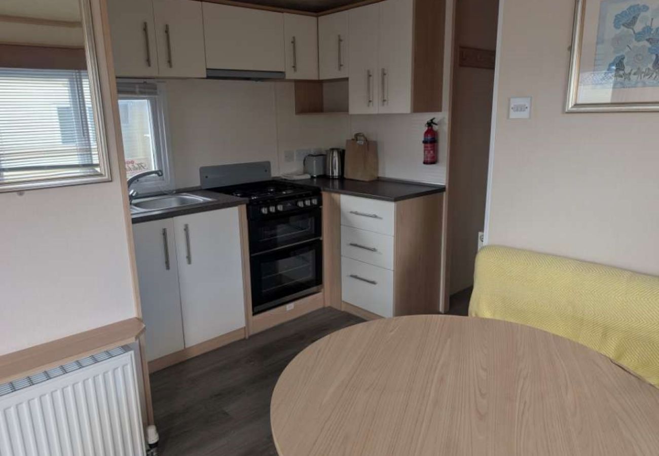Mobile home in Dymchurch - Seaside Adventure - 2 bedrooms sleeps 6