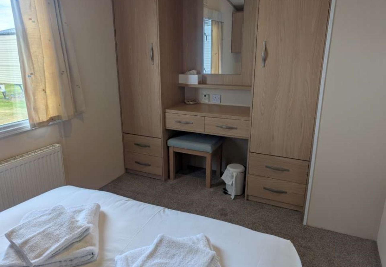 Mobile home in Dymchurch - Seaside Adventure - 2 bedrooms sleeps 6