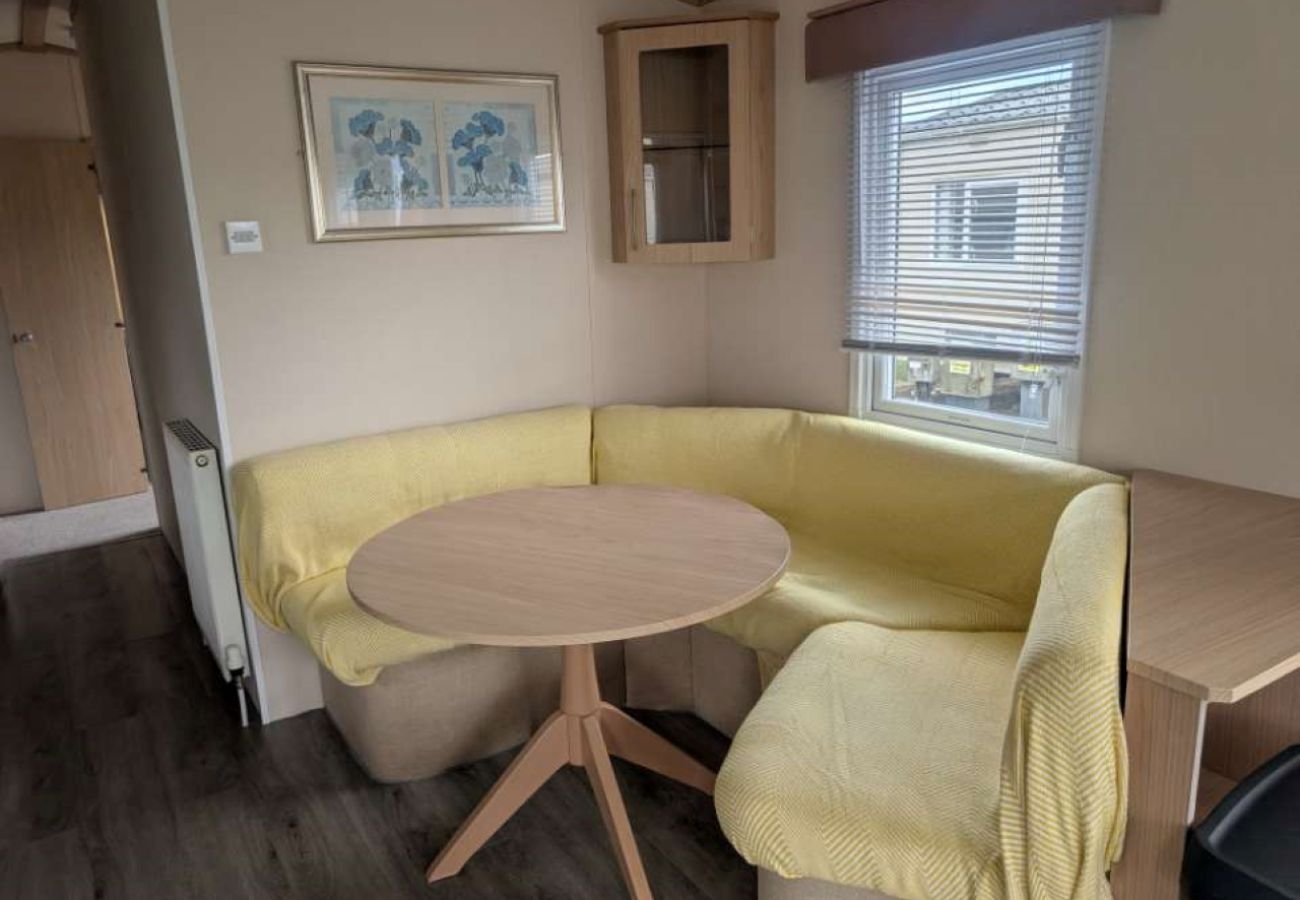 Mobile home in Dymchurch - Seaside Adventure - 2 bedrooms sleeps 6